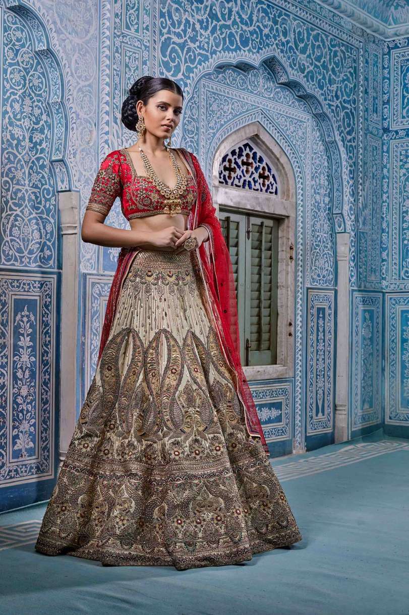 Bride In Gold Lehenga With Emerald Jewellery And Broad Matha Patti | Indian  bridal fashion, Bridal jewellery indian, Golden bridal lehenga